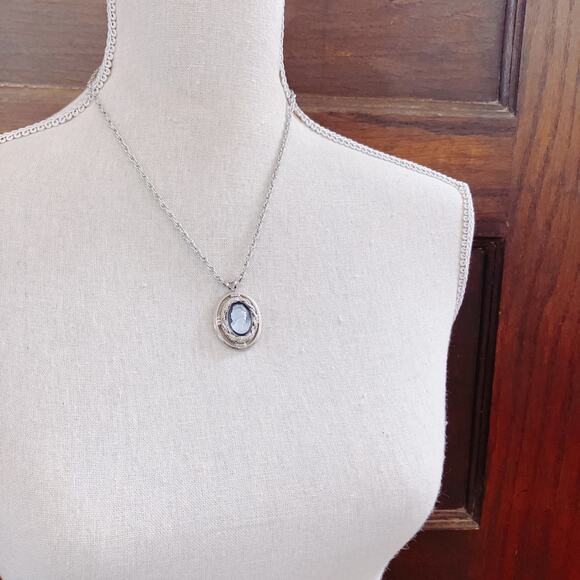 Mid Century Glass Cameo Pendant Necklace, VTG Silver Tone 70s Victorian Revival - Picture 12 of 13